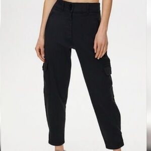 Aritzia Wilfred Free Ultra High Waisted Twill Cargo Barrel Leg Pant sz 6 Black